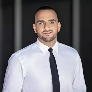 Jas Kandola, Surrey, Real Estate Agent
